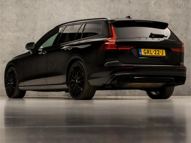 Volvo V60 2.0 T8 Twin Engine AWD R-Design 391Pk Automaat (PANORAMADAK, BLACK EDITION, HEAD-UP DISPLAY, LEDER, MEMORY SEATS, STUUR/STOELVERWARMING, HARMAN/KARODN, 360 CAMERA, ADAPTIVE CRUISE, KEYLESS, NIEUWSTAAT)