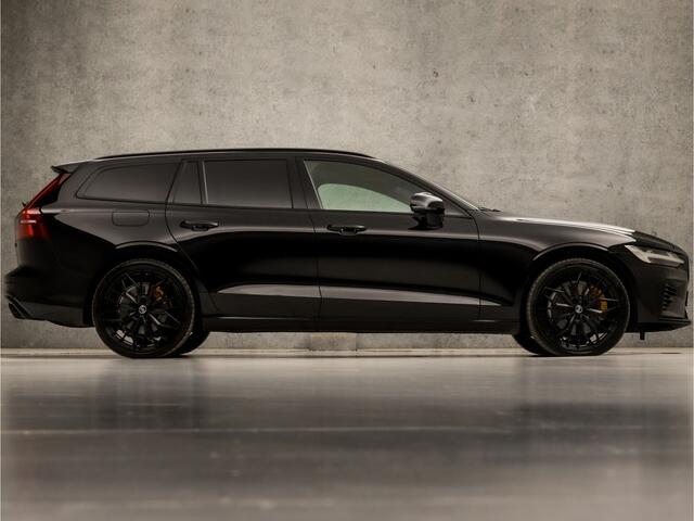 Volvo V60 2.0 T8 Twin Engine AWD R-Design 391Pk Automaat (PANORAMADAK, BLACK EDITION, HEAD-UP DISPLAY, LEDER, MEMORY SEATS, STUUR/STOELVERWARMING, HARMAN/KARODN, 360 CAMERA, ADAPTIVE CRUISE, KEYLESS, NIEUWSTAAT)