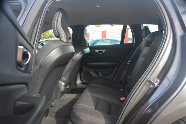 Volvo V60 2.0 D3 Momentum | Navigatie | Camera | Full LED | Stoelverwarming | NL auto!! |