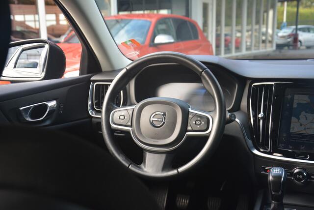 Volvo V60 2.0 D3 Momentum | Navigatie | Camera | Full LED | Stoelverwarming | NL auto!! |