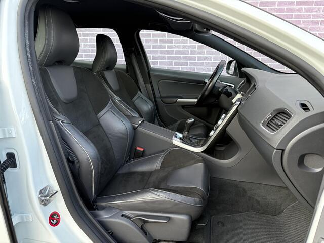 Volvo V60 2.0 T3 R-Design | Trekhaak | Standkachel | Bi-Xenon | Stoel verwarming | Navigatie | PDC | Volvo On Call |