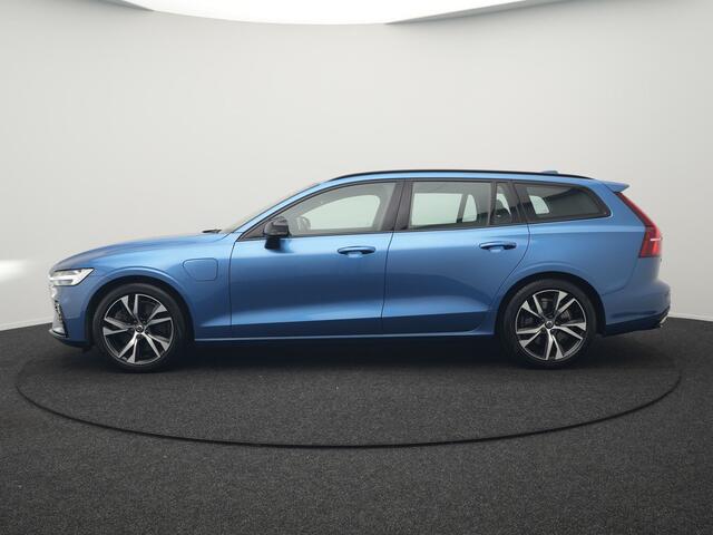 Volvo V60 T6 Recharge AWD R-Design Plug In Hybrid 340pk Dealer O.H PHEV | Trekhaak Af Fabriek | Adaptive Cruise | Camera | Lederen Sporstoelen Memory & Verwarmd | Harman & Kardon | Apple Carplay | Navigatie | Virtual | DAB |