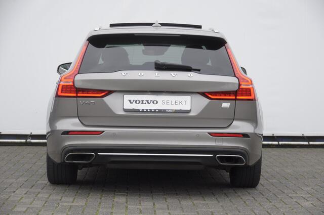 Volvo V60 T6 340PK Automaat Recharge AWD Inscription / Panoramadak / BLIS / Parkeersensoren met camera / Elektrische achterklep / Stoel - en stuurwielverwarming / Getint glas / Adaptieve cruise control