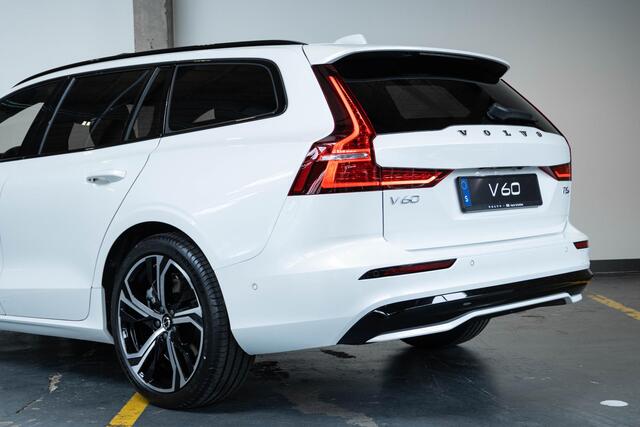 Volvo V60 T6 Plug-in hybrid AWD Plus Dark | Direct Beschikbaar | Head-Up Display | Schuif/Kantel Panoramadak | Harman Kardon Premium Audio | Nappa Lederen Contourstoelen | 360º Camera |