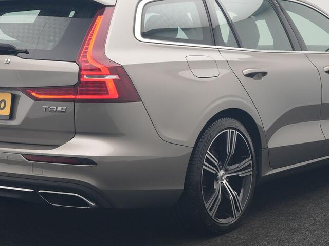 Volvo V60 T8 Twin Engine AWD Inscription Plug In Hybrid 390pk Dealer O.H. PHEV | Trekhaak Af Fabriek | Panodak | Adaptive Cruise | Head Up | Harman & Kardon | Lederen Sportstoelen Memory & Verwarmd | Blis | Pilot Assist | Spotify | Navigatie | Virtual | DAB |