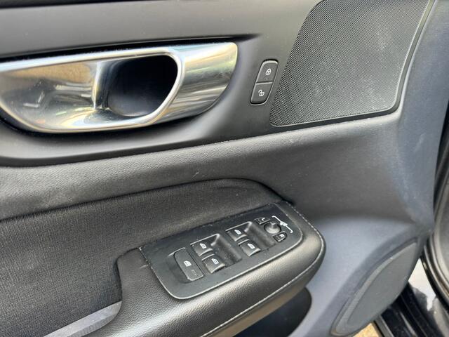 Volvo V60 2.0 B3 Momentum Advantage | 1e eigenaar | Automaat | Cruise control | Keyless entry | Navigatiesysteem | APK tot 26-03-2027 | NAP |