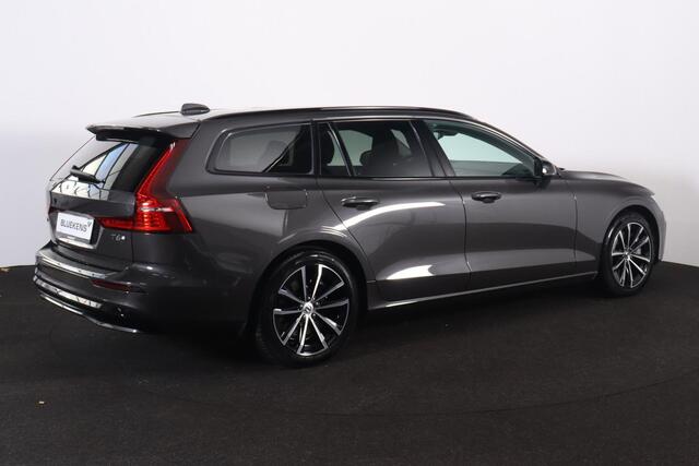 Volvo V60 T6 Recharge AWD Plus Dark - IntelliSafe Assist & Surround - 360º Camera - Harman/Kardon audio - Adaptieve LED koplampen - Verwarmde voorstoelen, stuur & achterbank - Parkeersensoren voor & achter - Elektr. bedienb. voorstoelen met geheugen - Extra getint