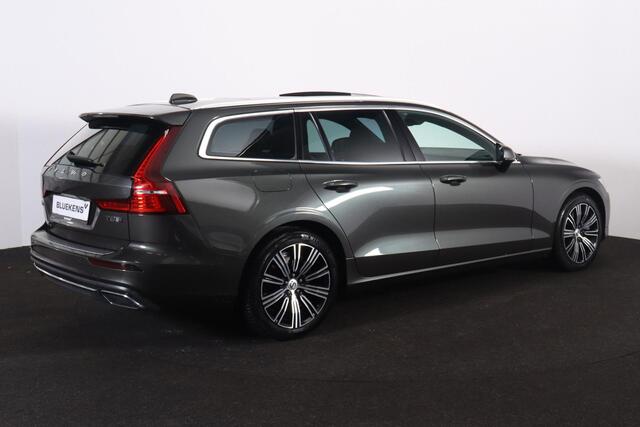 Volvo V60 T8 Recharge AWD Inscription - Panorama/schuifdak - IntelliSafe Assist & Surround - 360º Camera - Verwarmde voorstoelen - Parkeersensoren achter - Head up display - Draadloze tel. lader - Extra getint glas - 18' LMV