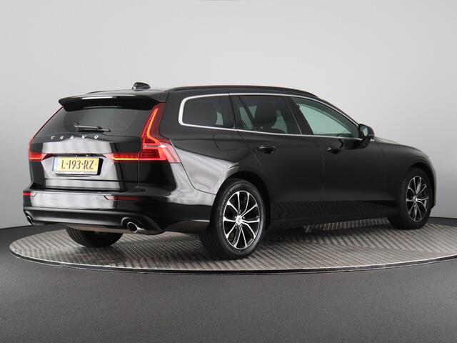 Volvo V60 2.0 B4 Momentum Business (NL-Auto / H&K / Stoel-Stuurverw. / ACC)