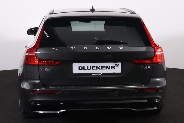 Volvo V60 T6 Recharge AWD Plus Dark - IntelliSafe Assist & Surround - 360º Camera - Harman/Kardon audio - Adaptieve LED koplampen - Verwarmde voorstoelen, stuur & achterbank - Parkeersensoren voor & achter - Elektr. bedienb. voorstoelen met geheugen - Extra getint 