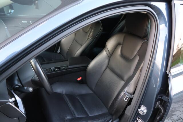 Volvo V60 2.0 T4 Momentum Pro | Leder | Camera | Winter Pakket | Trekhaak | Origineel NL |