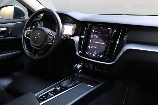 Volvo V60 2.0 T4 Momentum Pro | Leder | Camera | Winter Pakket | Trekhaak | Origineel NL |