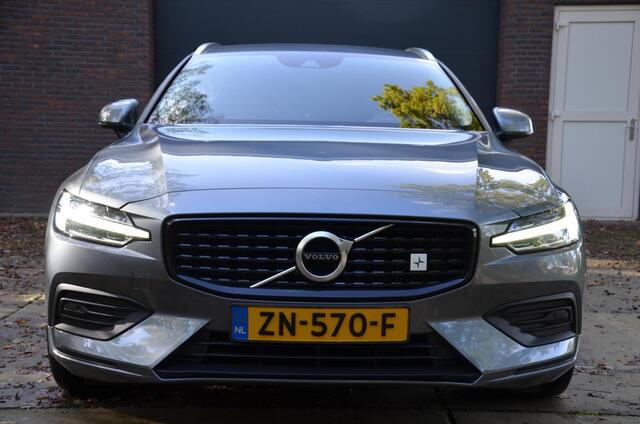 Volvo V60 2.0 T4 Momentum Pro Navi/Pdc/Ecc/Achteruitrijcamera/Apple Carplay/Android Auto/Uitwijk assistent/lichtmetalen velgen 18"