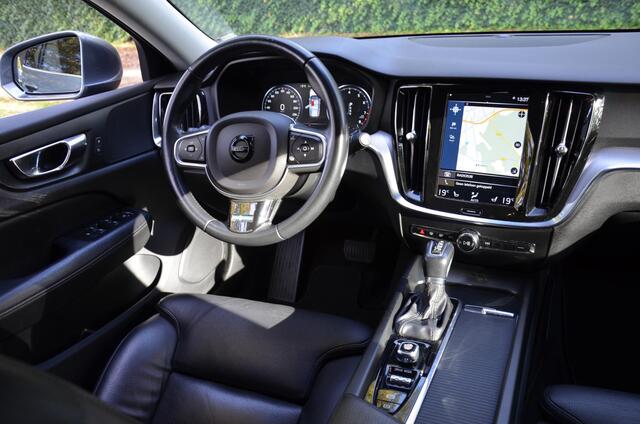 Volvo V60 2.0 T4 Momentum Pro Navi/Pdc/Ecc/Achteruitrijcamera/Apple Carplay/Android Auto/Uitwijk assistent/lichtmetalen velgen 18"