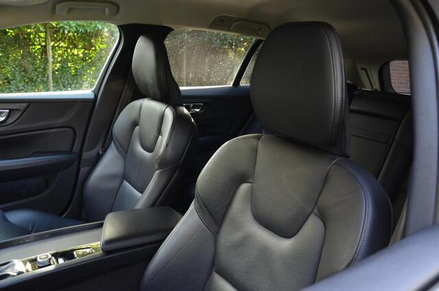 Volvo V60 2.0 T4 Momentum Pro Navi/Pdc/Ecc/Achteruitrijcamera/Apple Carplay/Android Auto/Uitwijk assistent/lichtmetalen velgen 18"