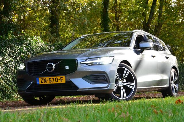 Volvo V60 2.0 T4 Momentum Pro Navi/Pdc/Ecc/Achteruitrijcamera/Apple Carplay/Android Auto/Uitwijk assistent/lichtmetalen velgen 18"