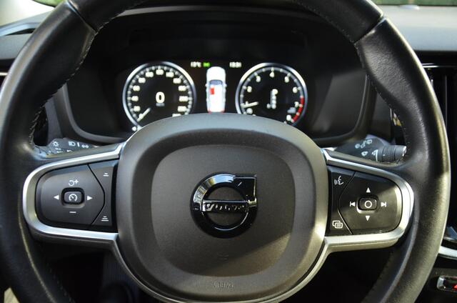 Volvo V60 2.0 T4 Momentum Pro Navi/Pdc/Ecc/Achteruitrijcamera/Apple Carplay/Android Auto/Uitwijk assistent/lichtmetalen velgen 18"