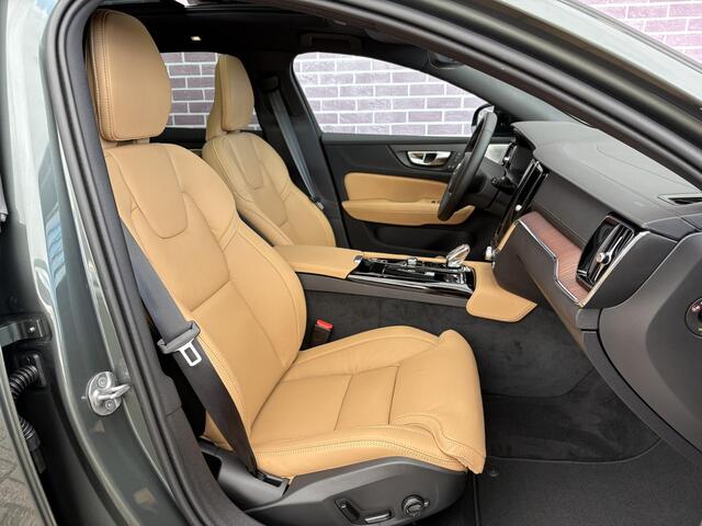 Volvo V60 2.0 T6 Plug-in hybrid AWD Ultra Dark | Styling Pack | Bowers & Wilkins | Massage | Stoel ventilatie + Verwarming | Panorama Schuifdak | HUD | Adaptieve Cruise | BLIS | 360° Camera |