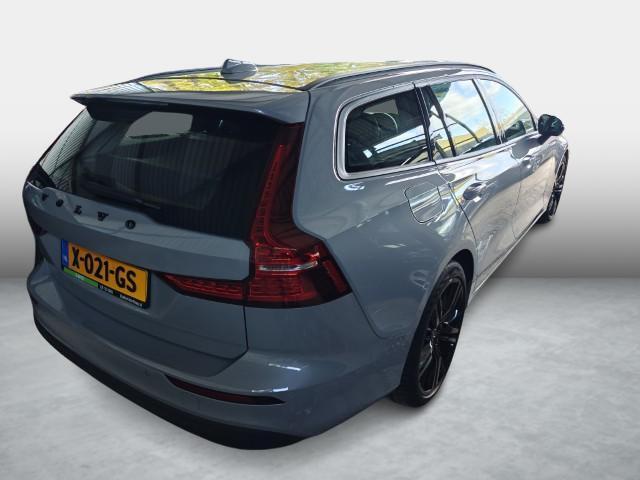 Volvo V60 2.0 B3 Essential Edition | Sport Pack | 19" Black Edition Velgen | Leder | Adaptieve Cruise Control | Stoelverwarming | Park Assist |