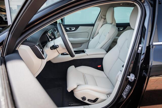 Volvo V60 2.0 T6 Plug-in hybrid AWD Ultra Bright | Adaptieve Cruise Control | Dodehoek Detectie | 360 Camera | Adaptieve Koplampen | Head-Up Display | Leder Blond | Elektr. Stoelen | Stoel+Stuurverwarming