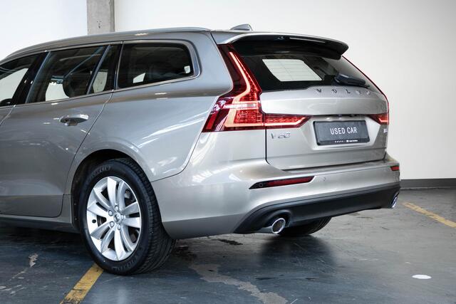 Volvo V60 B3 Momentum Advantage |Adaptive Cruise Control | BLIS | Stoelverwarming | Harman Kardon Premium Audio | Parkeercamera | Parkeersensoren voor + achter | Dealeronhouden | Navigatie | Apple Carplay/Android Auto