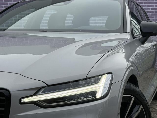 Volvo V60 2.0 T6 Plug-in hybrid AWD Plus Dark | 360° Camera | Stoel en stuurverwarming | Trekhaak | Adaptieve cruise control | Harman/Kardon audio | BLIS dodehoekdetectie |