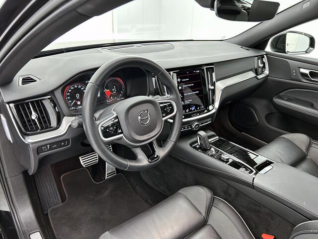 Volvo V60 2.0 T8 Plug-in Hybride AWD R-Design / Panoramadak / Leder / Navigatie / Adap. Cruise / Pdc.V+A / Stuur- Stoelverwarming / Apk 10-2025