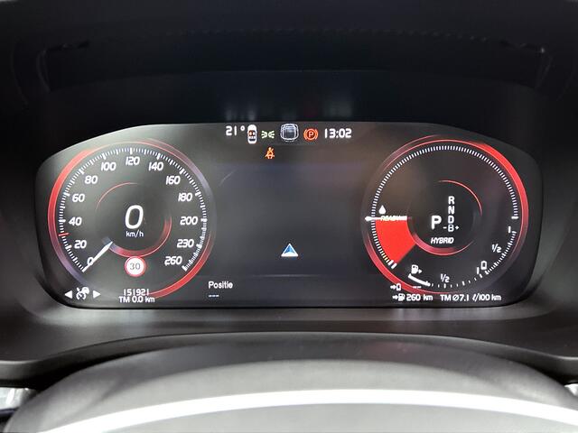 Volvo V60 2.0 T8 Plug-in Hybride AWD R-Design / Panoramadak / Leder / Navigatie / Adap. Cruise / Pdc.V+A / Stuur- Stoelverwarming / Apk 10-2025