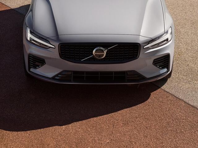 Volvo V60 T8 Plug-in hybrid AWD Plus Perform. Ed. Dark | Panoramadak | 360° camera | Stoel- en Stuurverwarming | Getint Glas