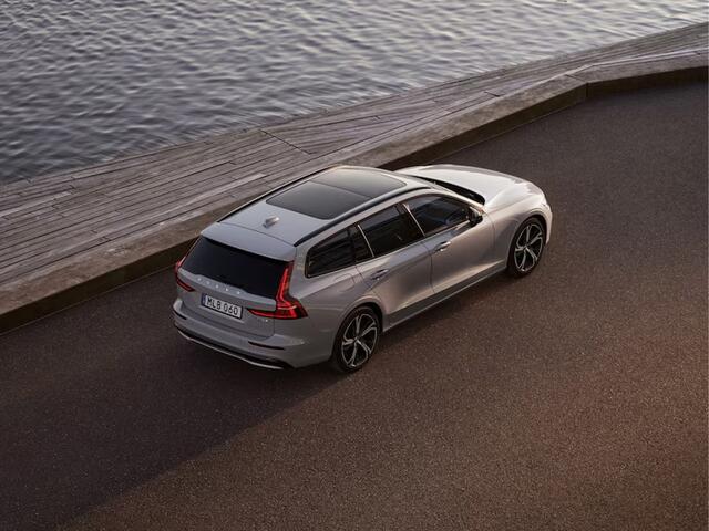 Volvo V60 T8 Plug-in hybrid AWD Plus Perform. Ed. Dark | Panoramadak | 360° camera | Stoel- en Stuurverwarming | Getint Glas