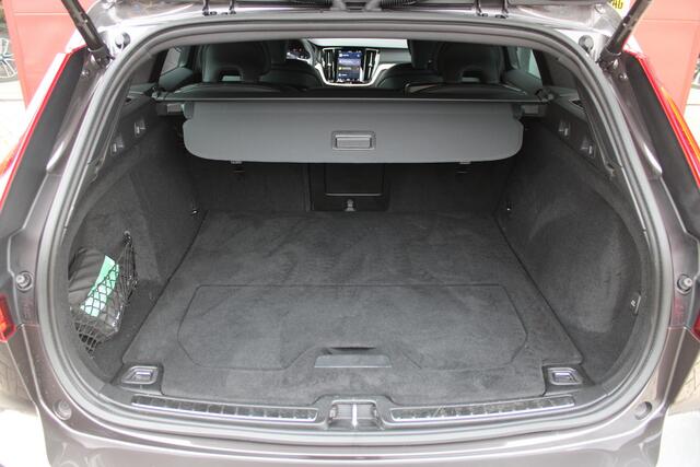 Volvo V60 2.0 B4 211PK PLUS DARK |19" 5-MULTI SPAAKS BLACK DIAMOND CUT LICHTMETALEN VELGEN | PILOT ASSIST | REMOTE START | APPLE CARPLAY / ANDROID AUTO | NAVIGATIE BY GOOGLE | DRAADLOZE TELEFOONLADER | PARK ASSIST - ACHTERUITRIJCAMERA EN PAKEERSENSOREN VOOR + ACHT