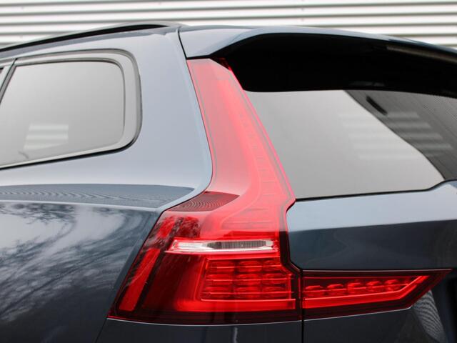 Volvo V60 2.0 T6 Plug-in hybrid AWD Plus Dark Automaat / 360* camera / Trekhaak / Verwarmd voorruit / Long range accu / All season banden