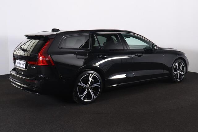 Volvo V60 T6 Recharge AWD Plus Dark - IntelliSafe Assist & Surround - 360º Camera - Harman/Kardon audio - Adaptieve LED koplampen - Verwarmde voorstoelen, stuur & achterbank - Parkeersensoren voor & achter - Elektr. bedienb. voorstoelen met geheugen - Extra getint 