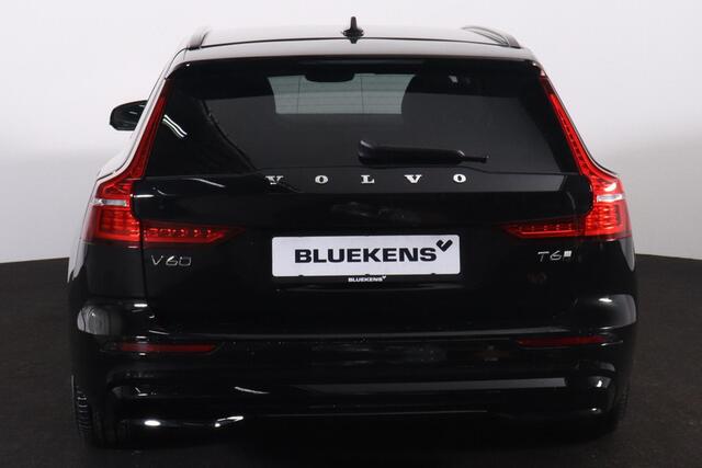 Volvo V60 T6 Recharge AWD Plus Dark - IntelliSafe Assist & Surround - 360º Camera - Harman/Kardon audio - Adaptieve LED koplampen - Verwarmde voorstoelen, stuur & achterbank - Parkeersensoren voor & achter - Elektr. bedienb. voorstoelen met geheugen - Extra getint 