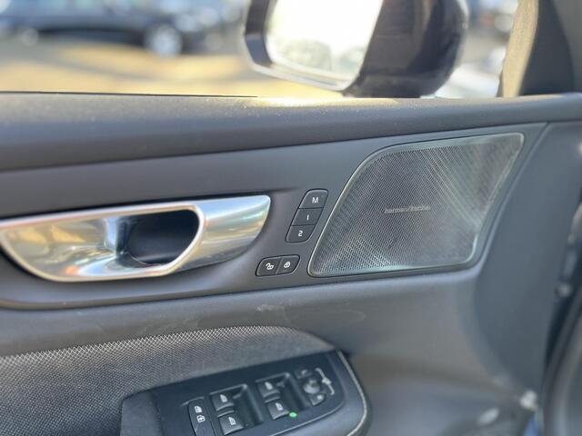 Volvo V60 T6 Plug-in hybrid AWD Plus Dark