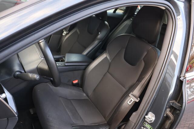 Volvo V60 2.0 D3 Momentum | Origineel NL | Trekhaak | Cruise Control | Navigatie | Climate Control |