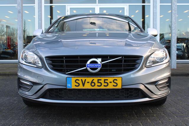 Volvo V60 T4 Business Sport | Camera | Trekhaak | Verw. Voorstoelen | Bi-Xenon | 18" LMV