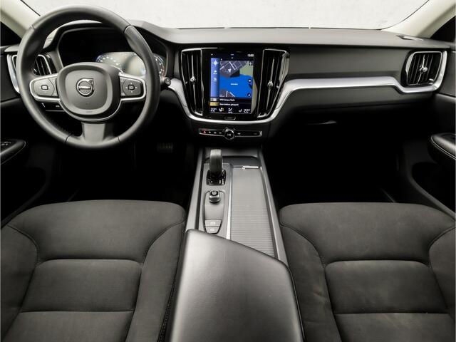 Volvo V60 2.0 B3 Sport 177Pk Automaat (APPLE CARPLAY, GROOT NAVI, STUUR/STOELVERWARMING, GETINT GLAS, ADAPTIVE CRUISE, SPORTSTOELEN, TREKHAAK, PARKEERSENSOREN, NIEUWSTAAT)