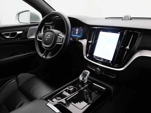 Volvo V60 2.0 T6 Plug-in hybrid AWD Ultimate Bright LONG RANGE | PANO | B&W | HUD | CAMERA | MEMORY | KEYLESS | STOEL- EN STUURVERW.