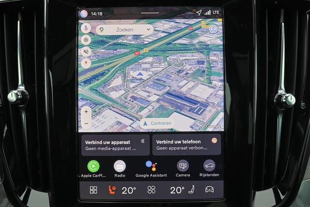 Volvo V60 T6 Recharge AWD Plus Dark - Panorama/schuifdak - IntelliSafe Assist & Surround - Parkeercamera achter - Verwarmde voorstoelen, stuur & achterbank - Parkeersensoren voor & achter - Elektr. bedienb. voorstoelen met geheugen - Elektr. inklapbare trekhaak - 1