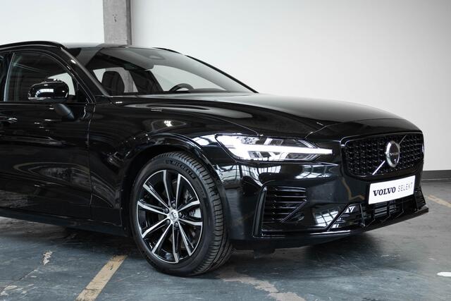 Volvo V60 T6 Plug-in hybrid AWD Plus Dark | Adaptive Cruise Control | 360° Parkeercamera | BLIS | Stoelverwarming | Stuurwielverwarming | Wegklapbare trekhaak | Harman Kardon Premium Audio | Google infotainment | Parkeersensoren voor + achter