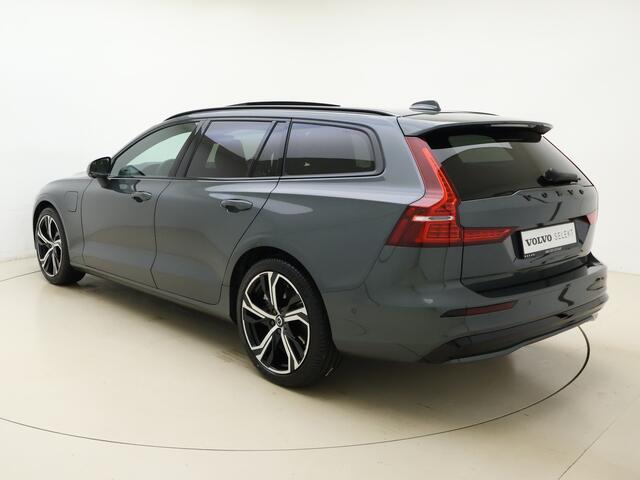 Volvo V60 T6 350pk AWD Plus Dark / NIEUW ¤4300,- Voorraadkorting / Panoramisch dak / Head-up display / Keyless / 360Camera / H&K Audio / Sportstoelen.