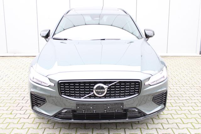 Volvo V60 T6 Plug-in hybrid AWD Plus Dark | Premium | Sport Stoelen | 19" Velgen