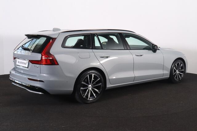 Volvo V60 T6 Recharge AWD Plus Dark - IntelliSafe Assist & Surround - 360º Camera - Harman/Kardon audio - Verwarmde voorstoelen, stuur & achterbank - Parkeersensoren voor & achter - Elektr. bedienb. voorstoelen met geheugen - Elektr. inklapbare trekhaak - 18' LMV