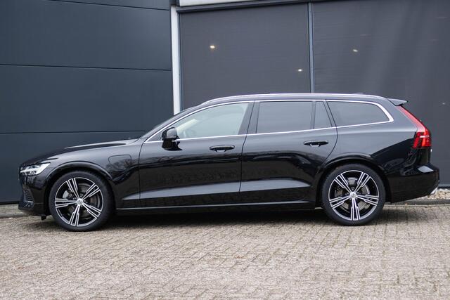 Volvo V60 2.0 T8 Twin Engine AWD Inscription | Panoramisch Schuif-Kantel Dak | 19"5-Multi Spoke LM velgen | Harman Kardon Premium Sound Systeem | Grafisk Head Up Display | Stoel, stuur en achterbank verwarming | Rear Parking Camera| Extra donker Glas achter |