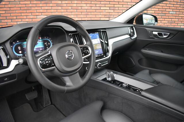 Volvo V60 B4 211PK Plus Dark | Climate | Trekhaak | Schuif-/kanteldak | Lighting |