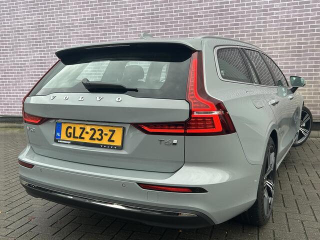 Volvo V60 2.0 T6 Plug-in hybrid AWD Essential Bright | Trekhaak | Lederen bekleding | 19" velgen | Google Maps navigatie | Apple Carplay / Android Auto | LED koplampen |
