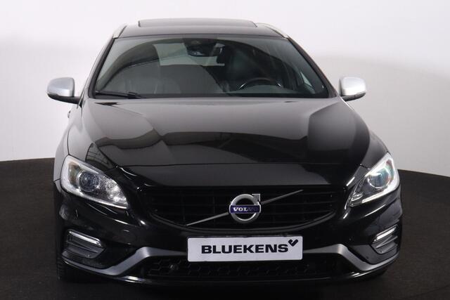 Volvo V60 T4 Business Sport - Parkeerverwarming - Volvo On Call - Bi-Xenon koplampen - schijf/kantel dak - Verwarmde voorstoelen & stuur - Navigatie - Parkeersensoren voor en achter - trekhaak - 18 inch LMV