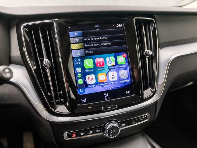 Volvo V60 2.0 B3 Sport 177Pk Automaat (APPLE CARPLAY, GROOT NAVI, TREKHAAK, ADAPTIVE CRUISE, SPORTSTOELEN, KEYLESS, PARKEERSENSOREN, NIEUWSTAAT)