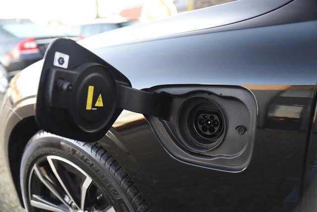 Volvo V60 2.0 T6 Plug-in hybrid AWD Plus Bright Recharge / Trekhaak 2000KG